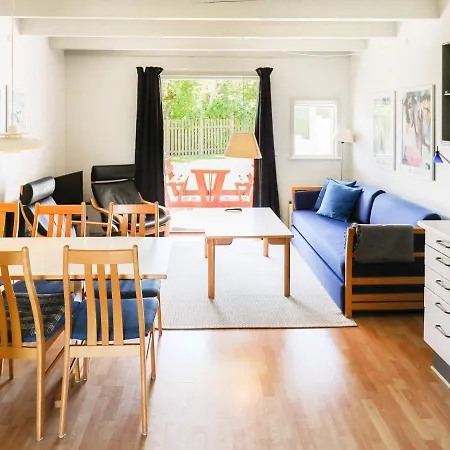 6 Person In Apartman